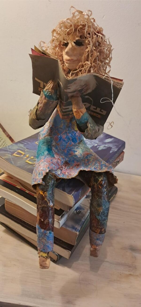 Paper mache figurine - Image 2