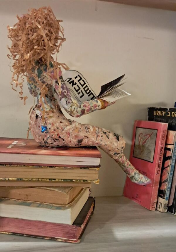 Figurine made of paper - Image 5