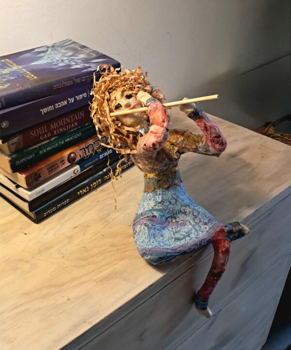 Musical figurine
